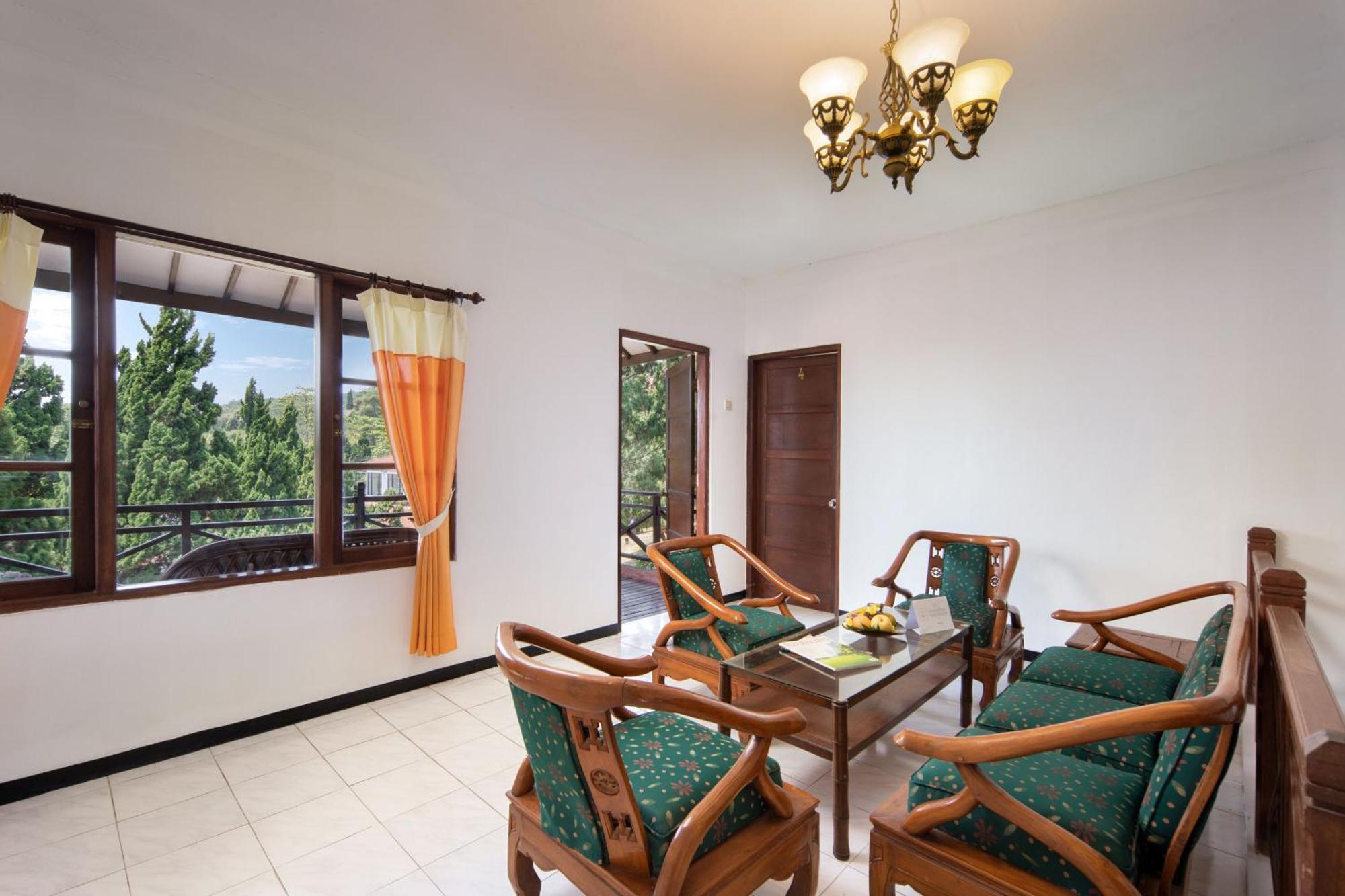 Royal Hotel And Villas Trawas Εξωτερικό φωτογραφία