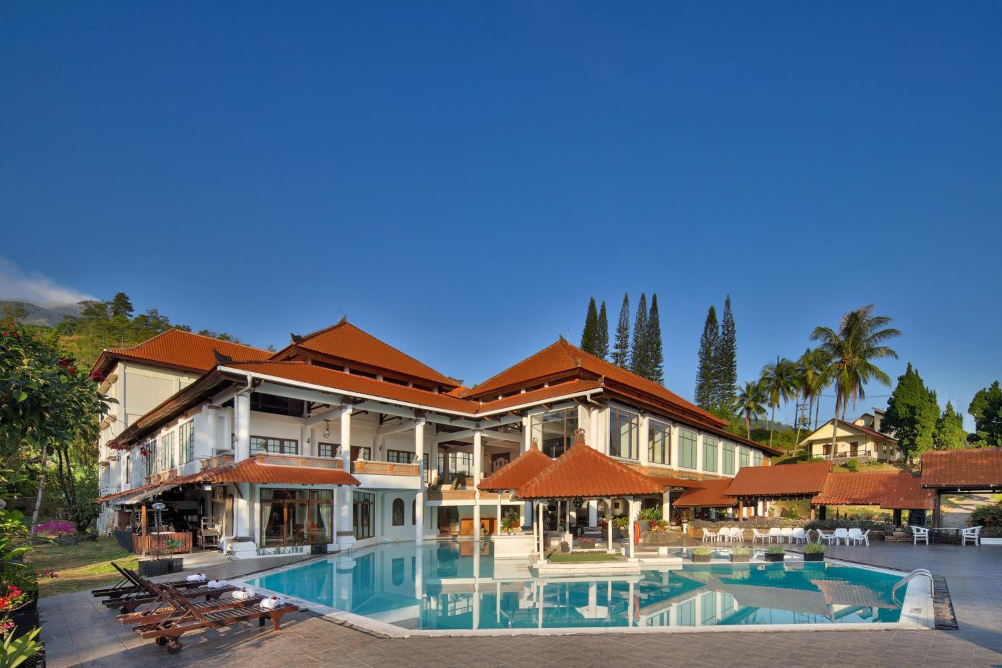 Royal Hotel And Villas Trawas Εξωτερικό φωτογραφία
