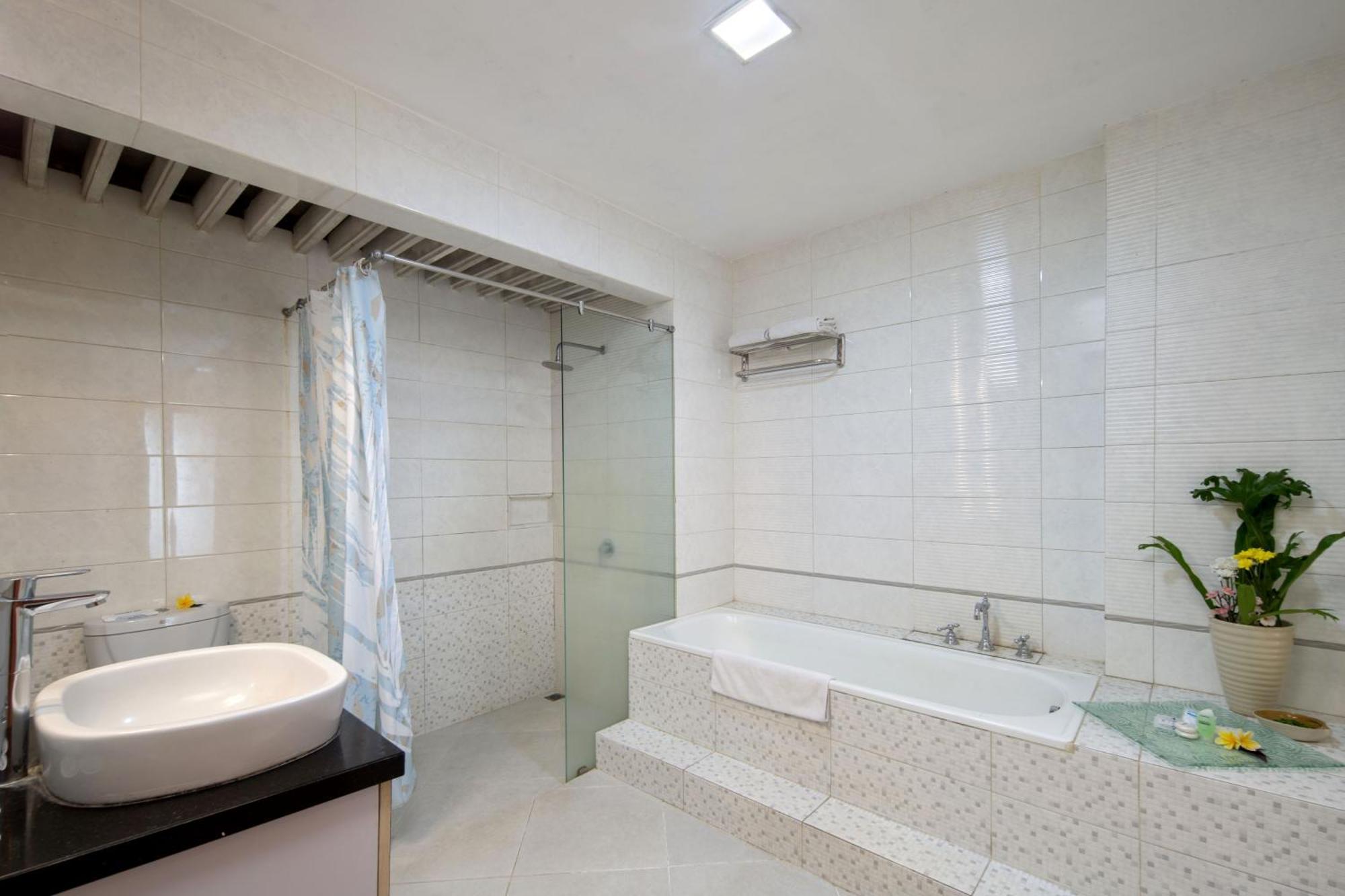 Royal Hotel And Villas Trawas Εξωτερικό φωτογραφία