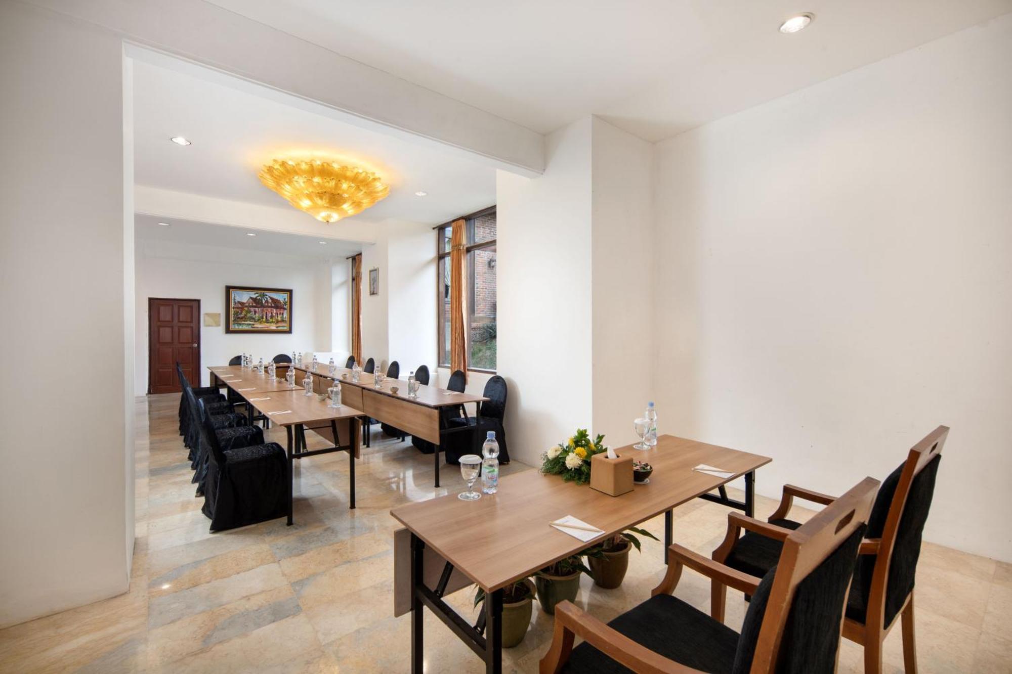 Royal Hotel And Villas Trawas Εξωτερικό φωτογραφία