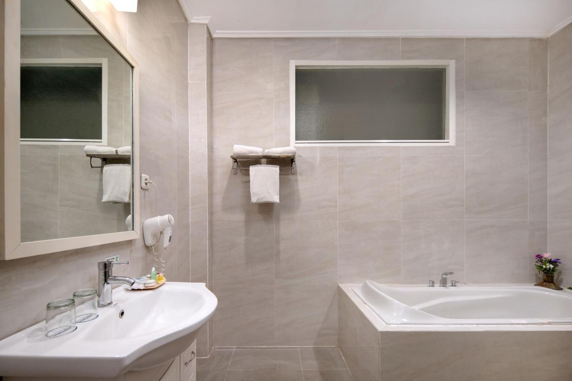 Royal Hotel And Villas Trawas Εξωτερικό φωτογραφία