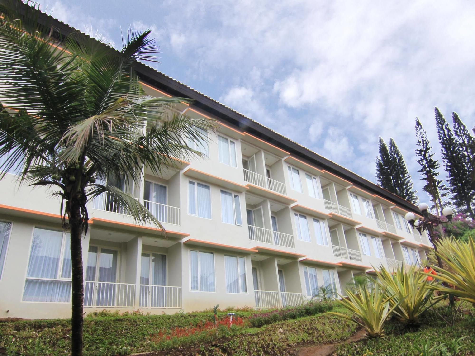 Royal Hotel And Villas Trawas Εξωτερικό φωτογραφία