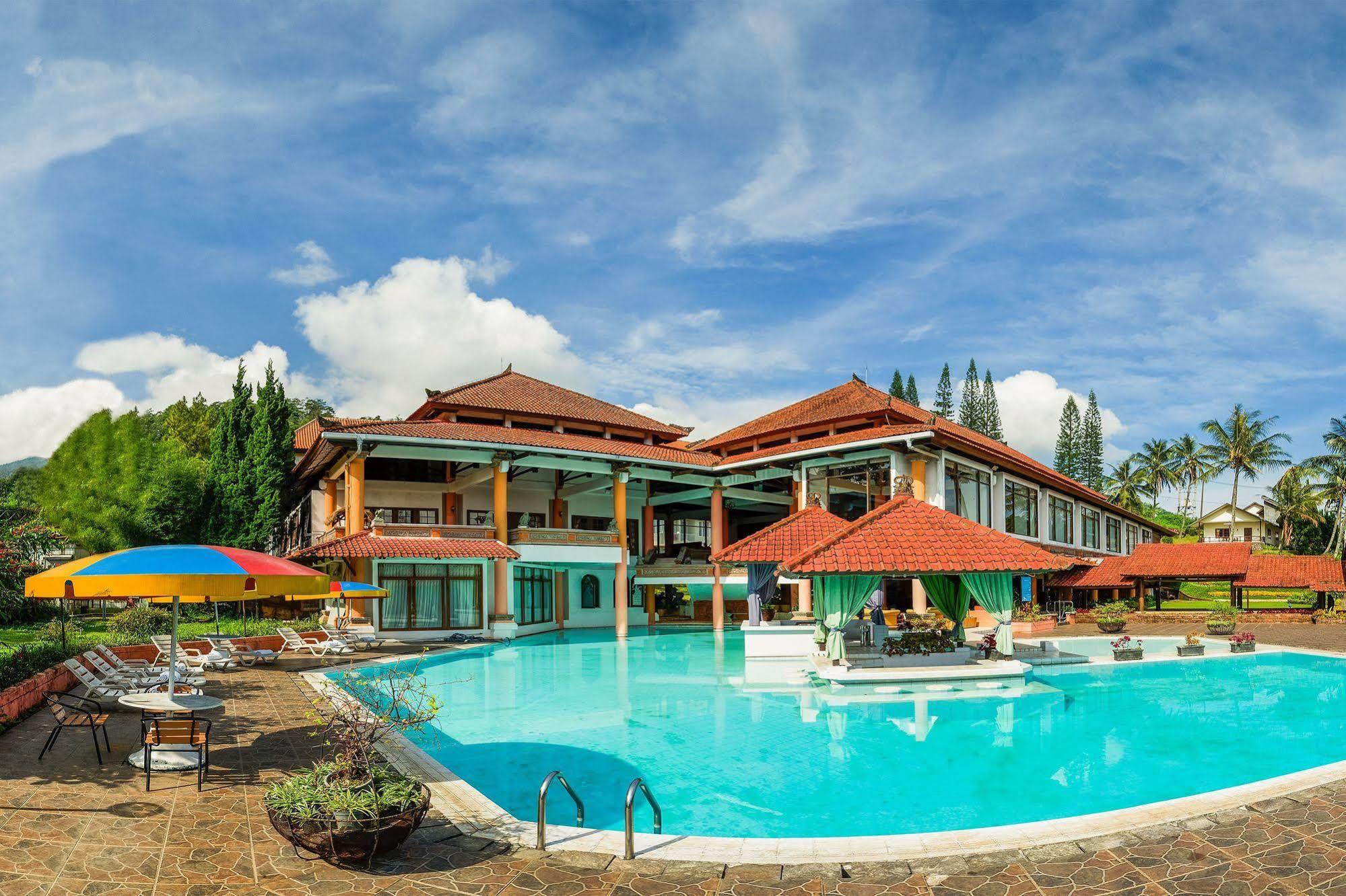 Royal Hotel And Villas Trawas Εξωτερικό φωτογραφία